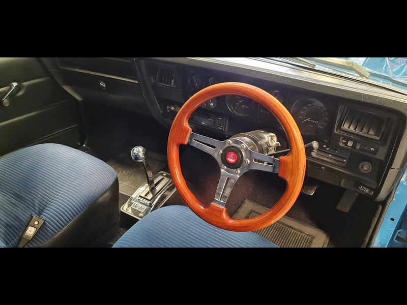 holden one tonner 875485 011