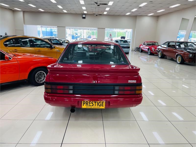 holden commodore 875871 009