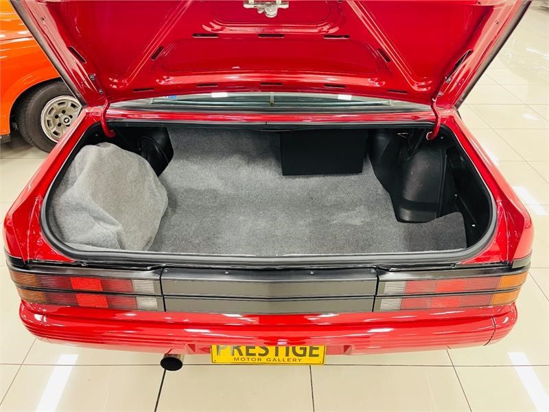 holden commodore 875871 033
