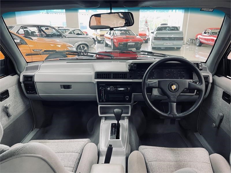 holden commodore 875871 017