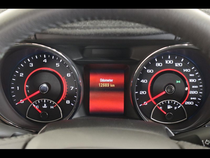 holden commodore ss-v 876207 027
