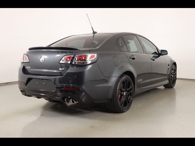 holden commodore ss-v 876207 013