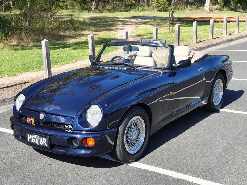 mg rv8 876483 001