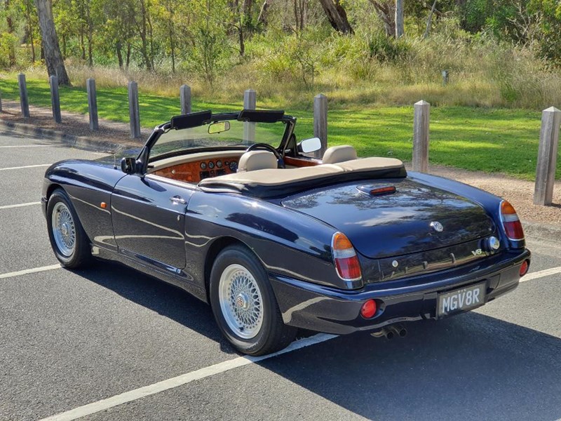 mg rv8 876483 017