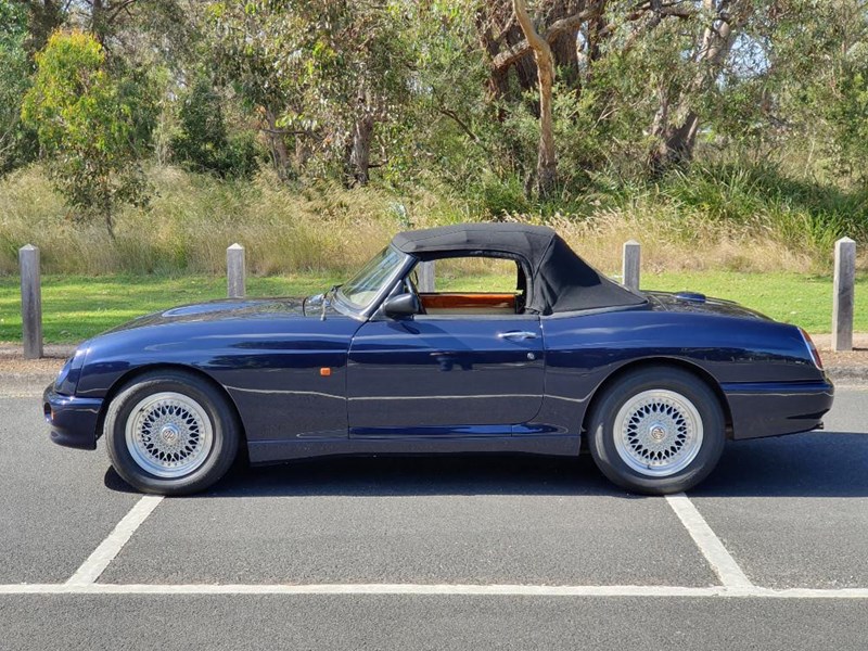 mg rv8 876483 023