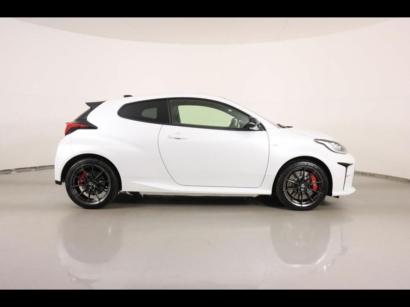 toyota yaris 876646 015