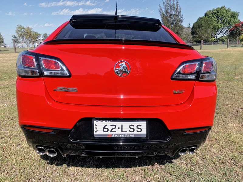holden commodore ss-v 876852 011