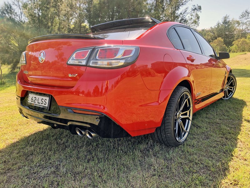 holden commodore ss-v 876852 009