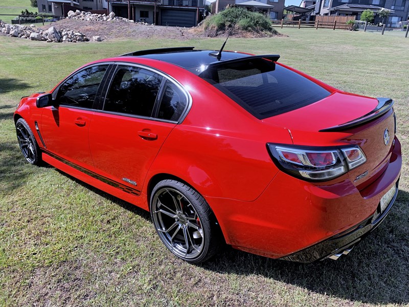 holden commodore ss-v 876852 005