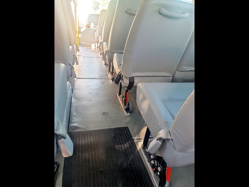 toyota coaster 877135 015