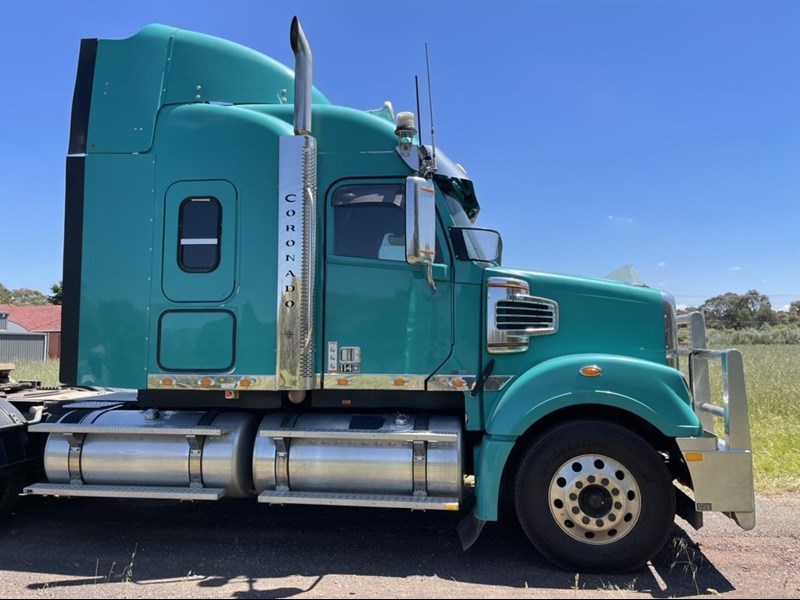freightliner coronado 114 868417 015