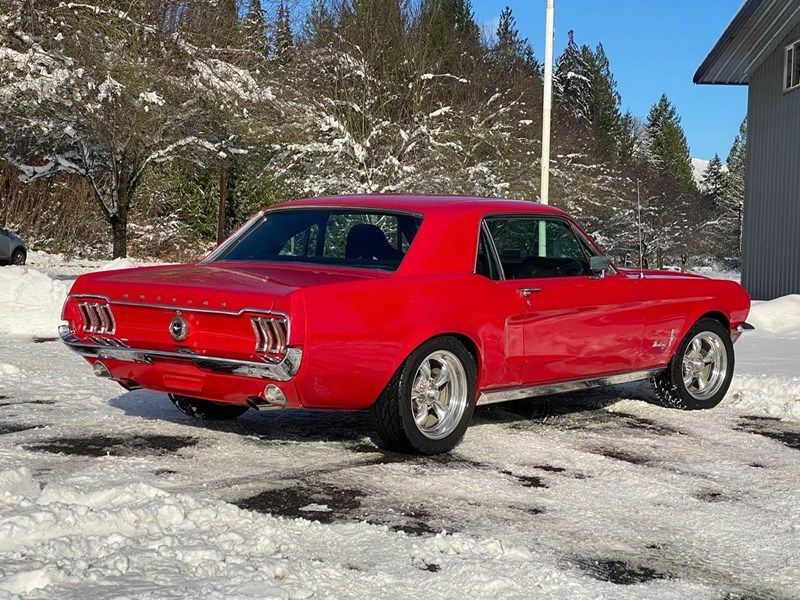 ford mustang 877330 037