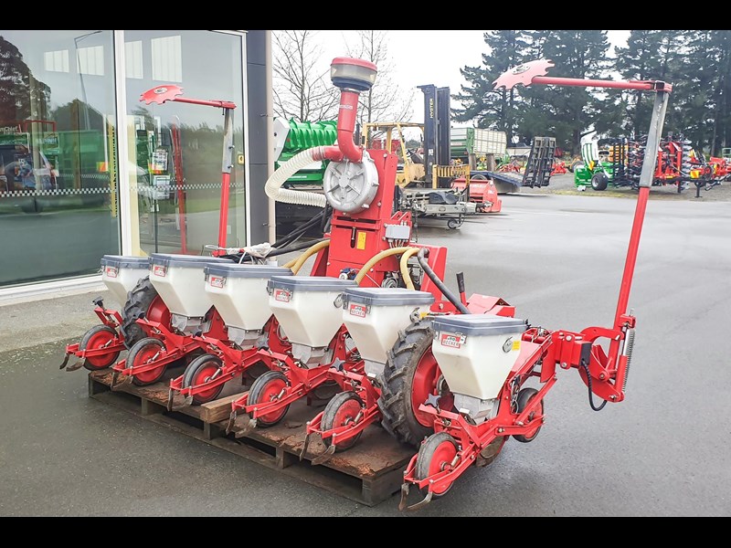 ino becker planter 877422 007