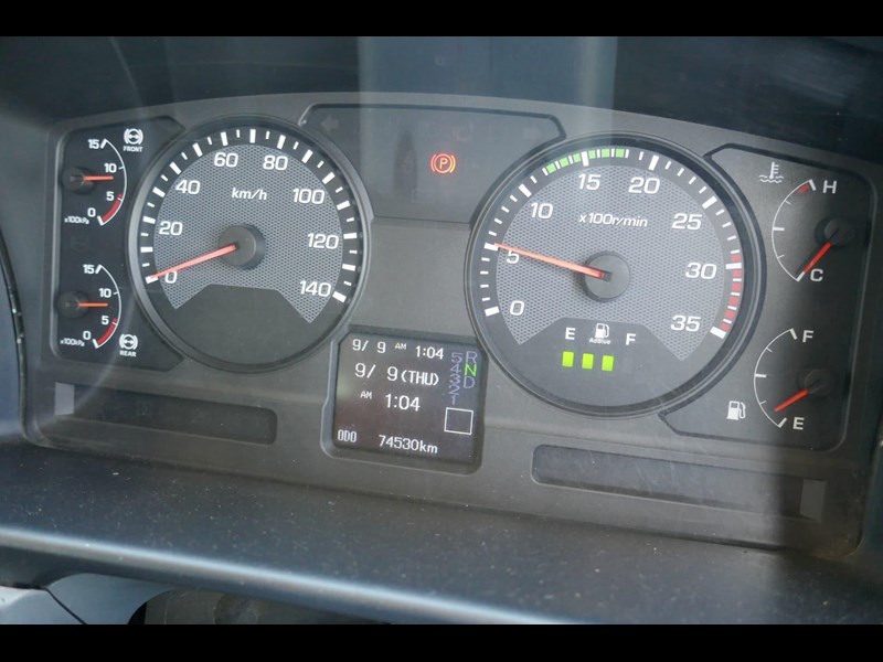 fuso fighter 860823 023