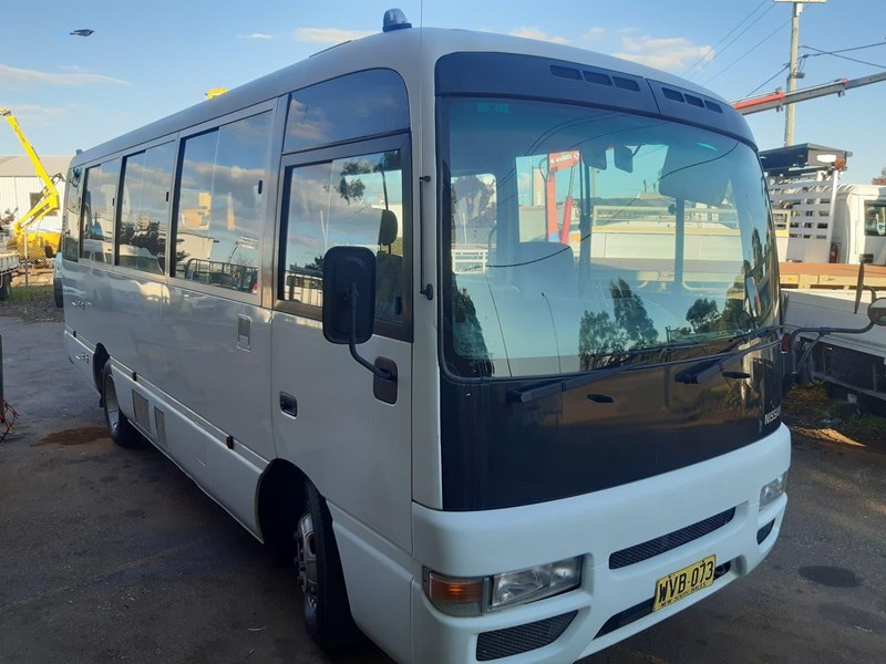 nissan civilian 868527 003