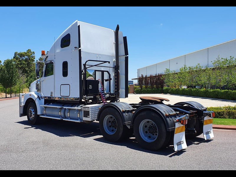 freightliner coronado 874506 009