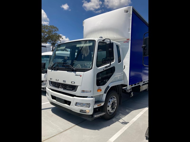fuso fighter 877432 001