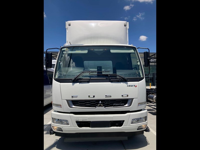 fuso fighter 877432 011