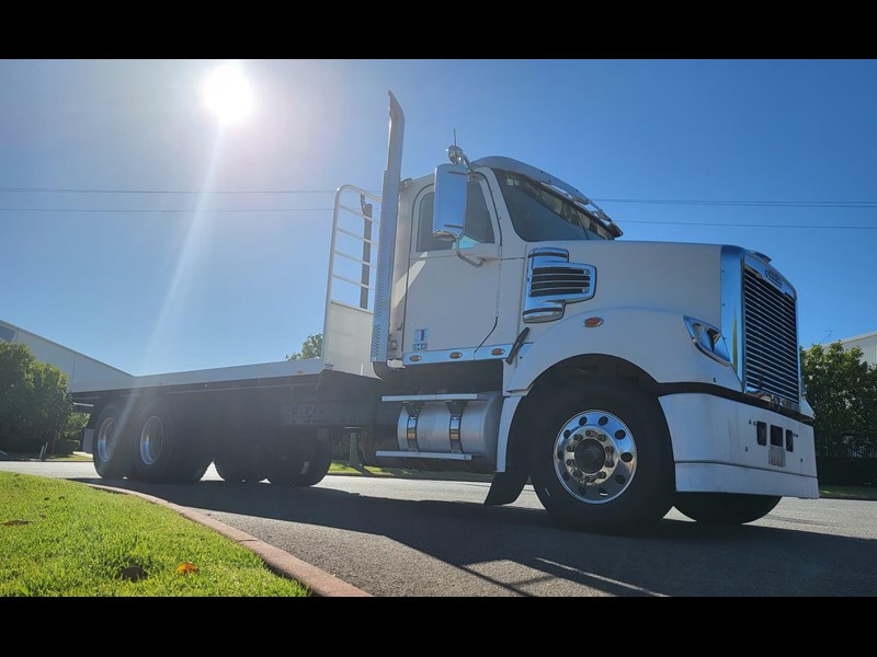 freightliner coronado 865434 003