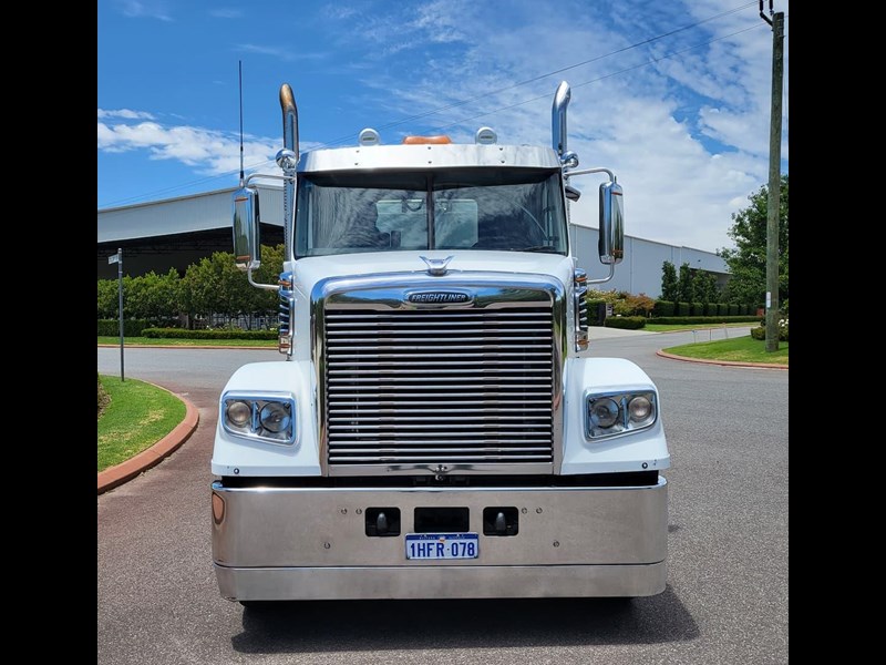freightliner coronado 114 866968 017