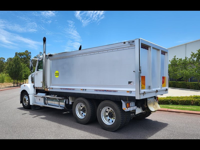 freightliner coronado 114 866968 011