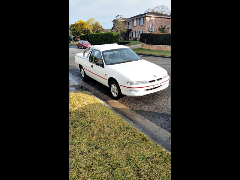 holden commodore 878938 001