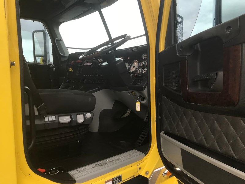 freightliner coronado 876111 027