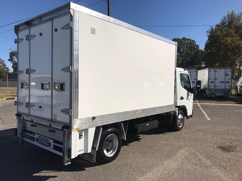 fuso canter 876922 011