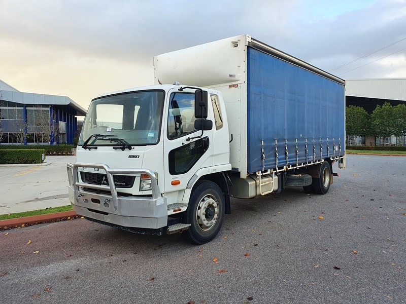 fuso fighter 854327 015