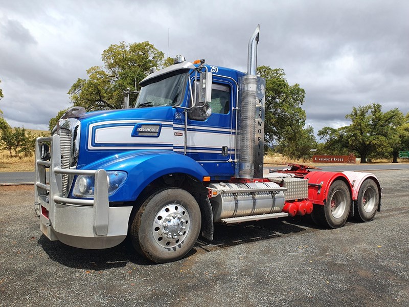 kenworth t409 879305 007