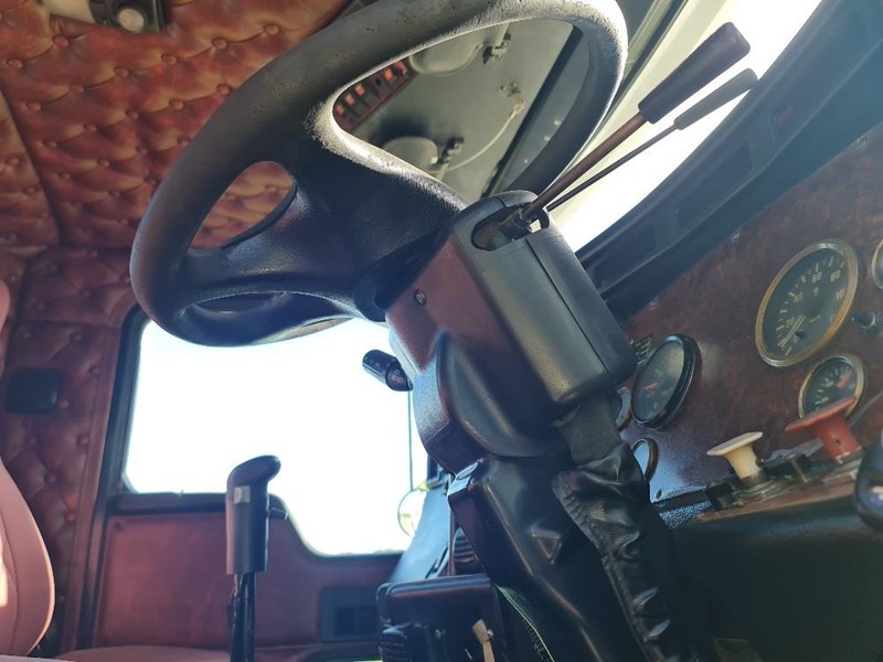 kenworth t401 880054 009