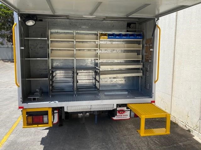 isuzu npr200s 880758 011