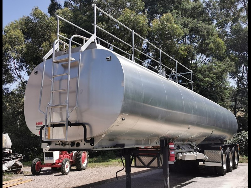 marshall lethlean insulated aluminium triaxle tanker 881574 009