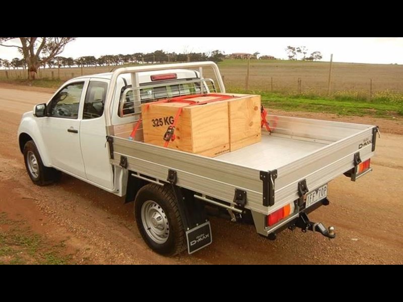 isuzu unknown 882328 001