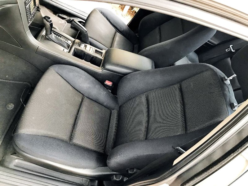 holden commodore 883400 025