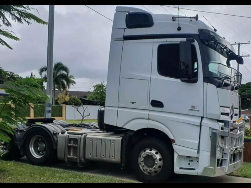 mercedes-benz actros 883628 001