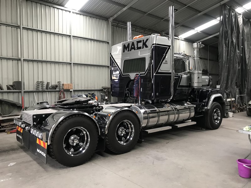 mack super-liner 884456 015