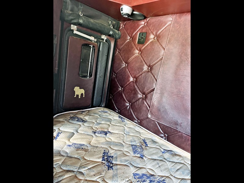mack trident 885924 017
