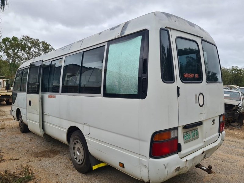 toyota coaster hzb50r 886353 003