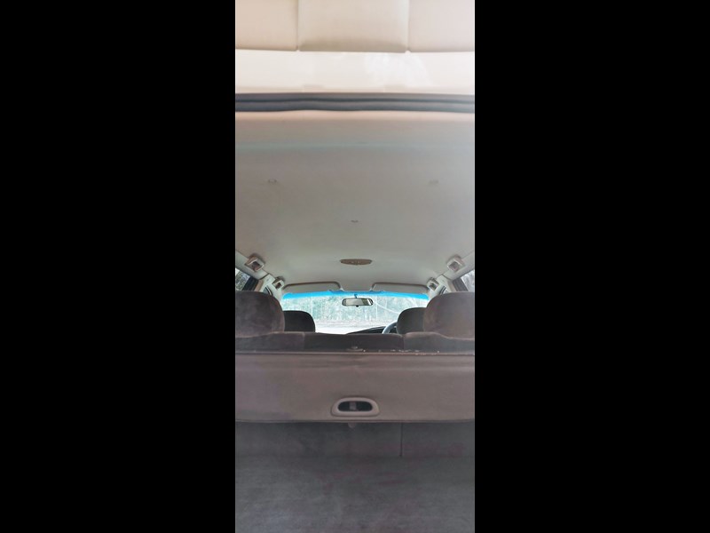 holden commodore 887702 011