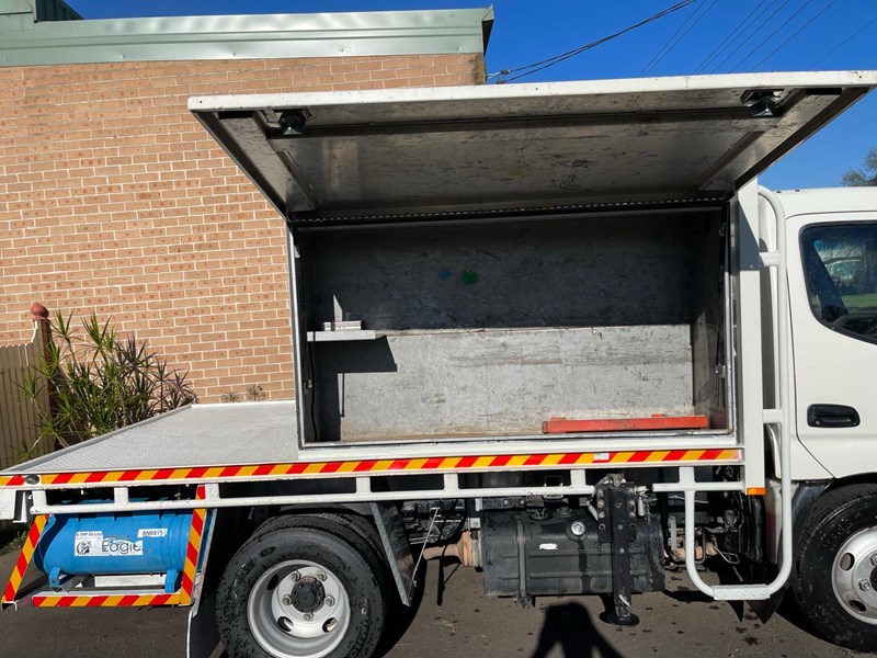 hino 300 series - 616 884862 017
