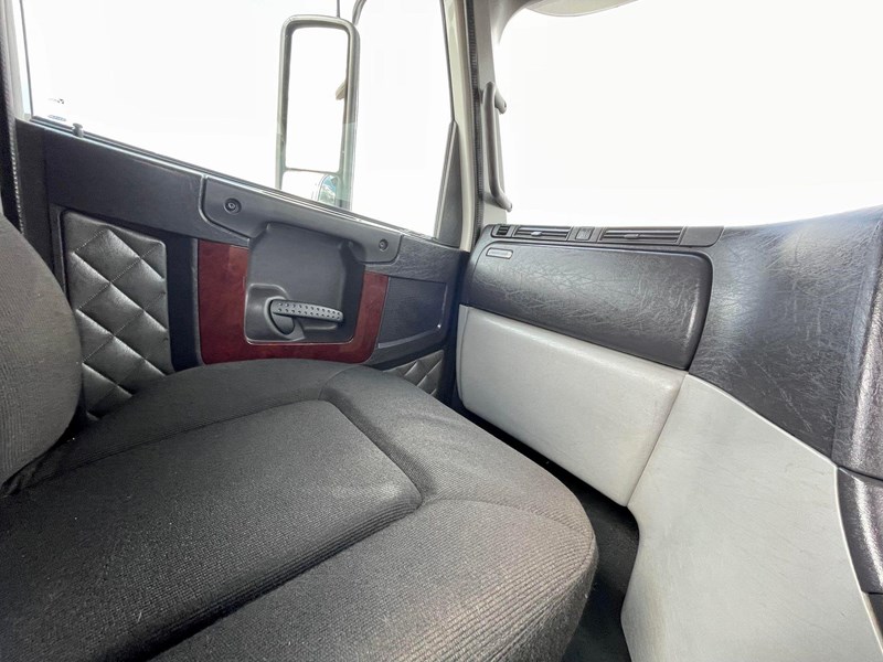 freightliner coronado 122 888965 035