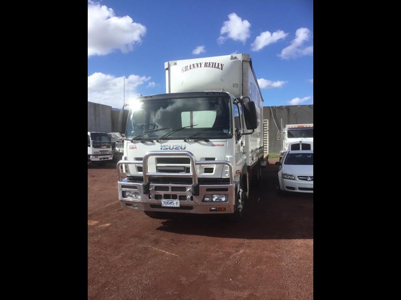 isuzu giga cxy 889871 015