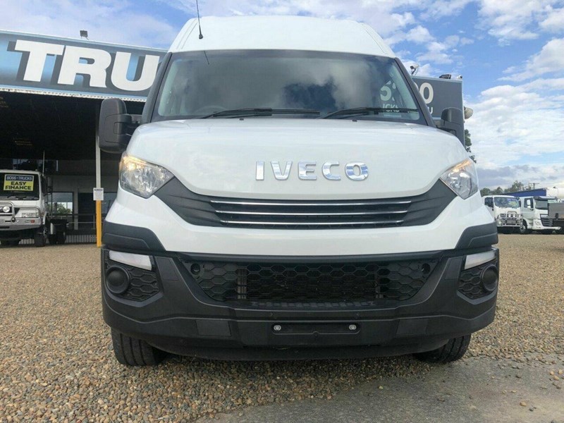 iveco daily 890392 003