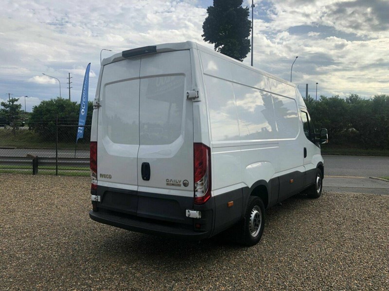 iveco daily 890392 013