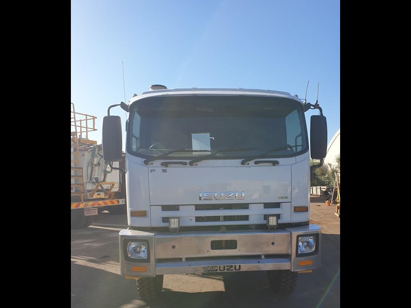 isuzu fts 4 x 4 offroad mine transfer bus 877370 011