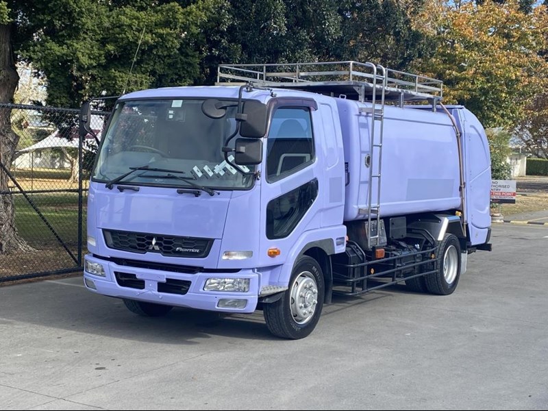 fuso fighter 890988 001