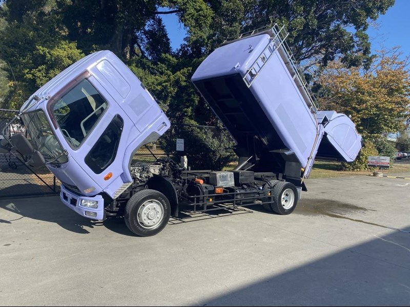 fuso fighter 890988 033