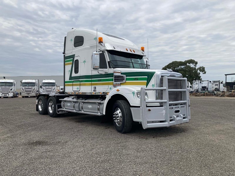 freightliner coronado 890824 001