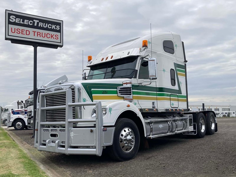 freightliner coronado 890824 017